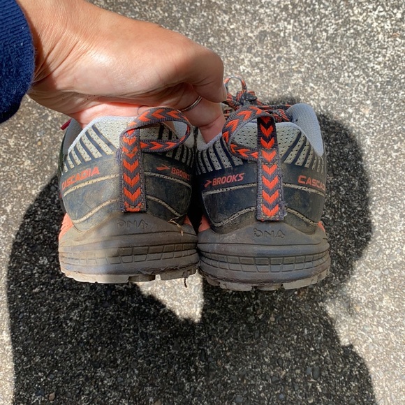 Loved Brooks Cascadia Trail Running/Hiking shoes - Picture 6 of 6